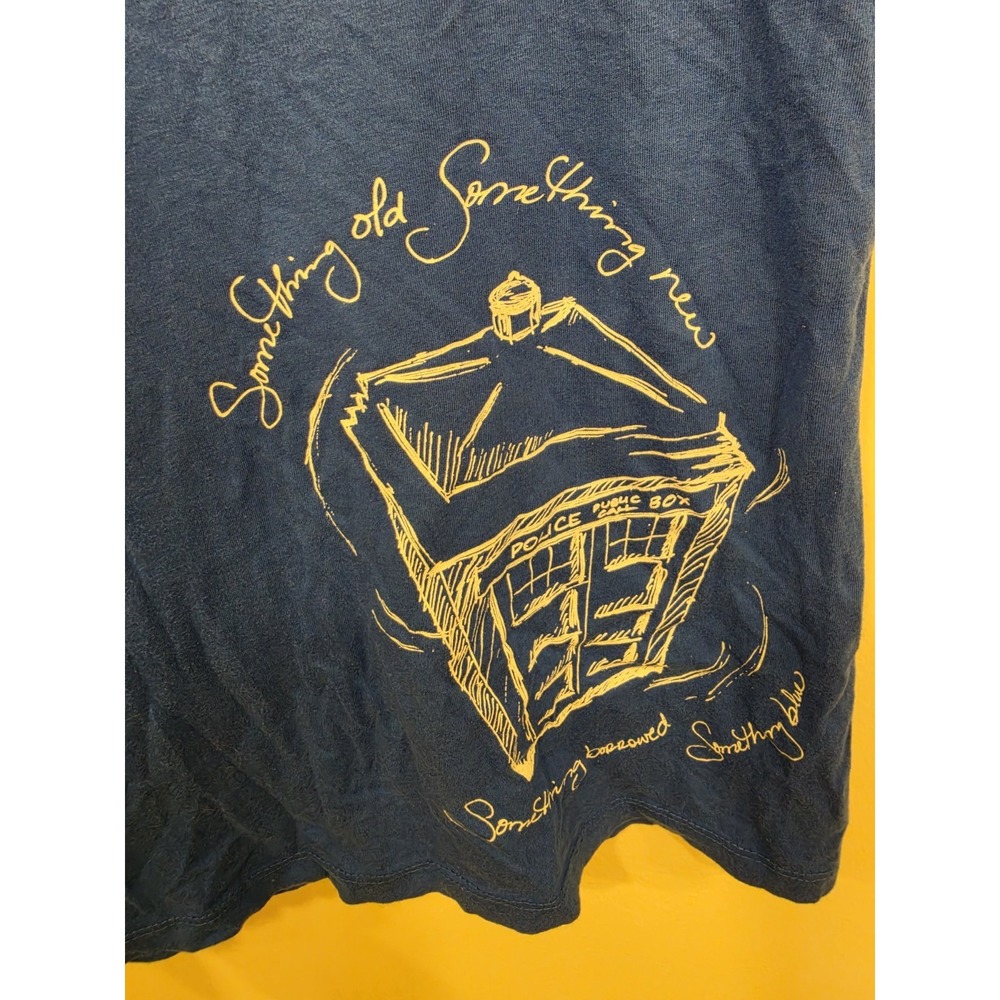 Doctor Who Her Universe TARDIS Graphic V-Neck T-Shirt Whovian Nerdcore Fandom - Picture 3 of 4
